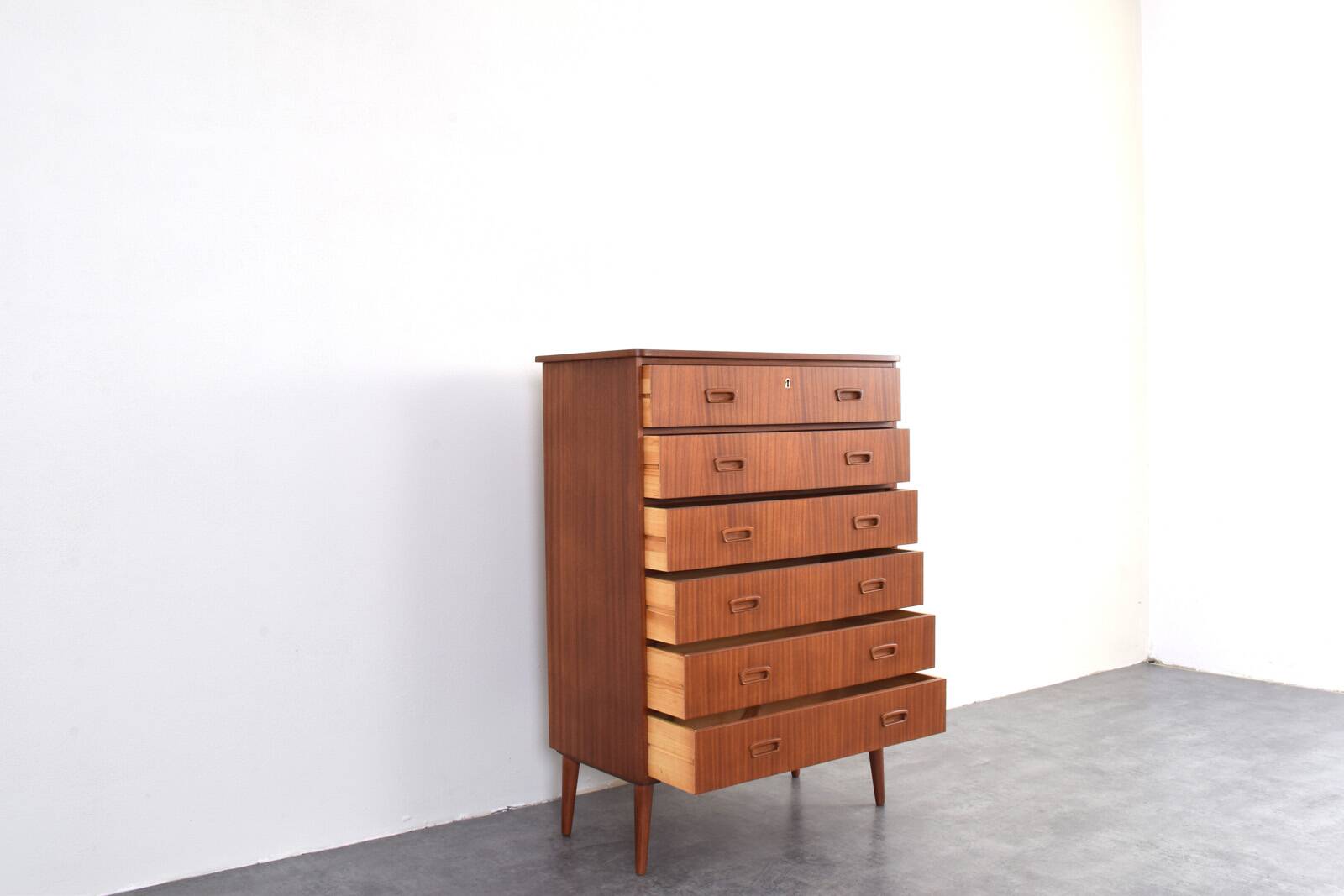 Commode en teck danois des années 1960.