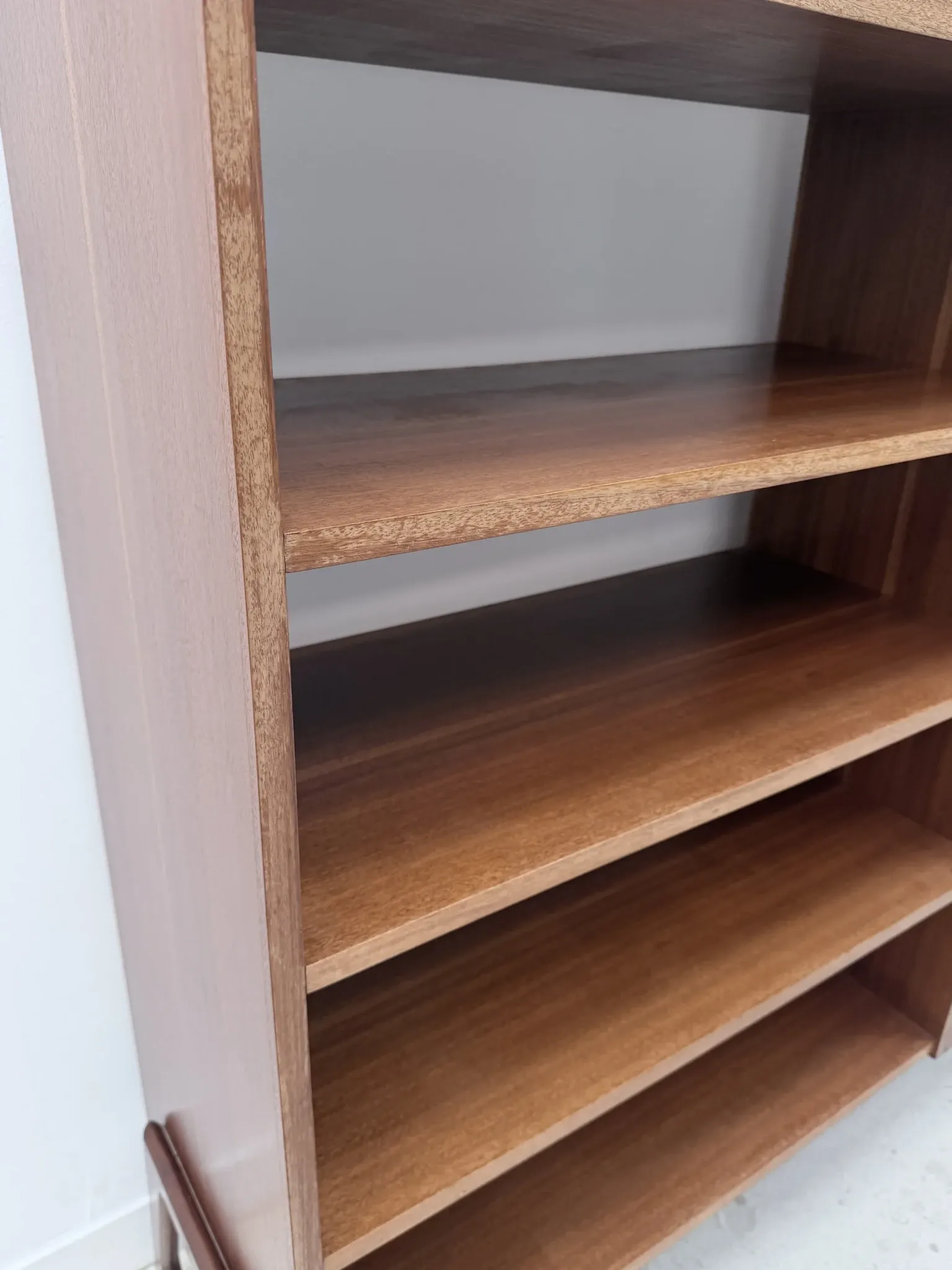 Scandinavian style bookshelf in teak and brass, 1950.