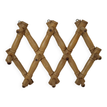 Accordion coat rack