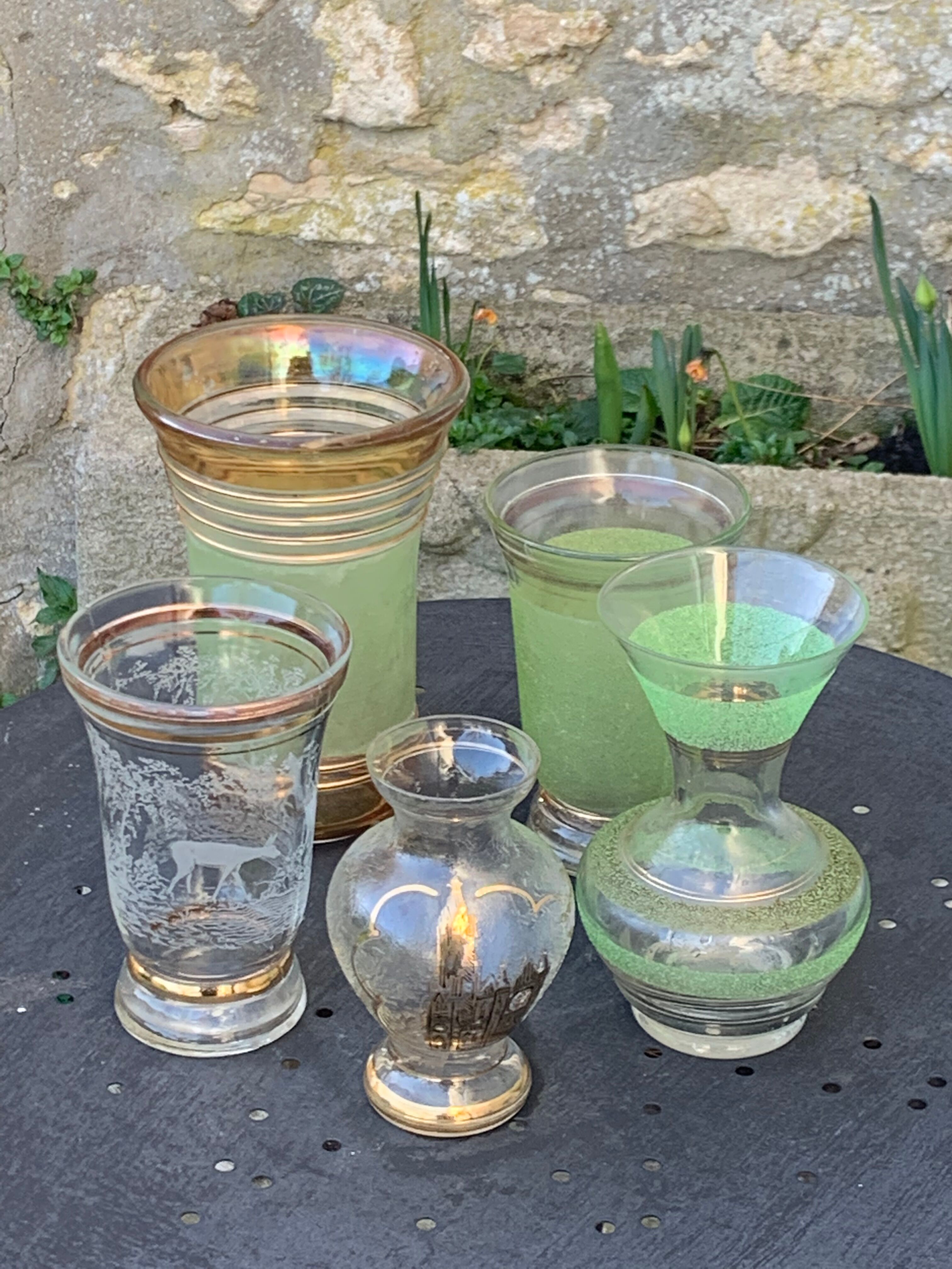 Set of 5 vases in green granite glass and vintage gold