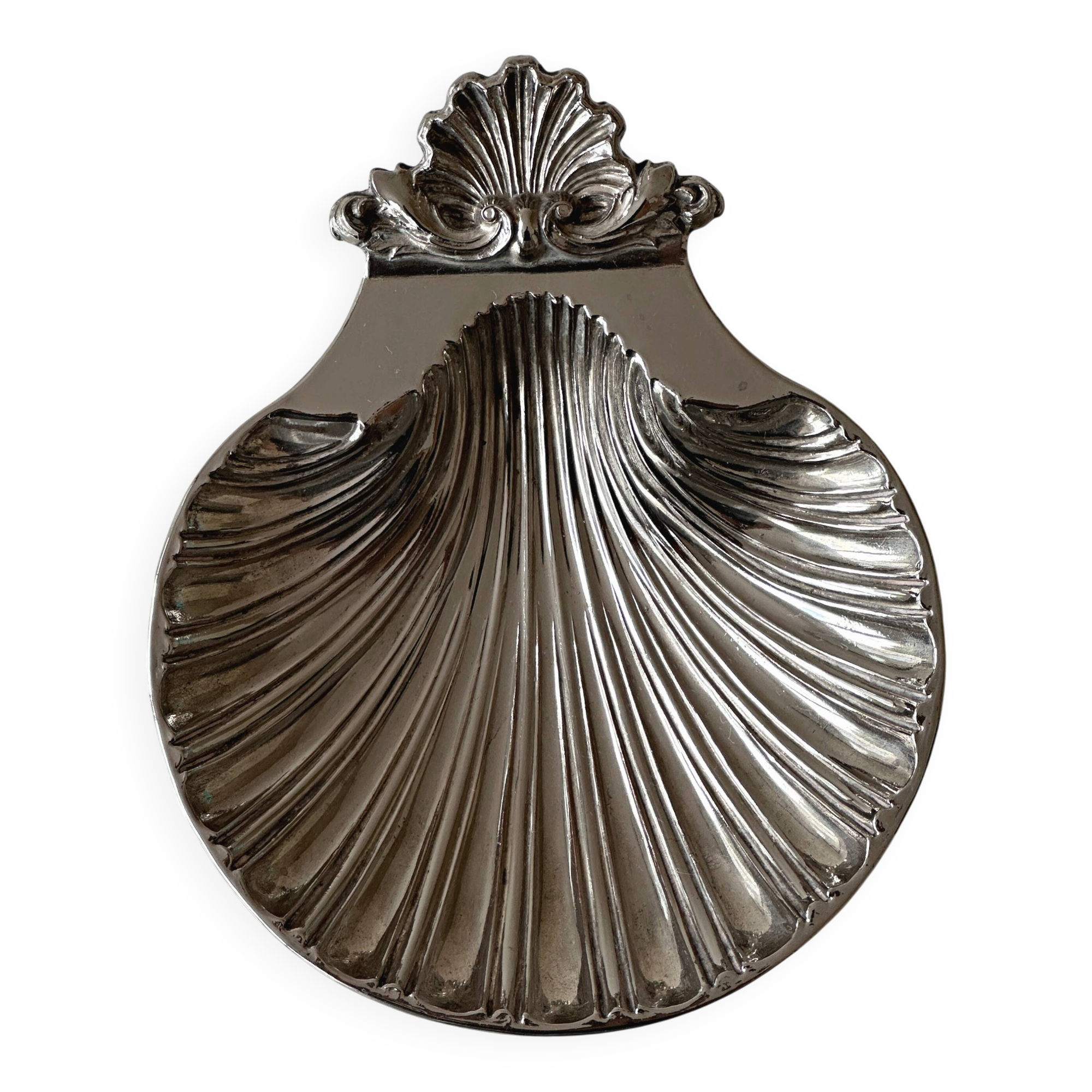silver shell-shaped dish, shell-shaped pocket tray