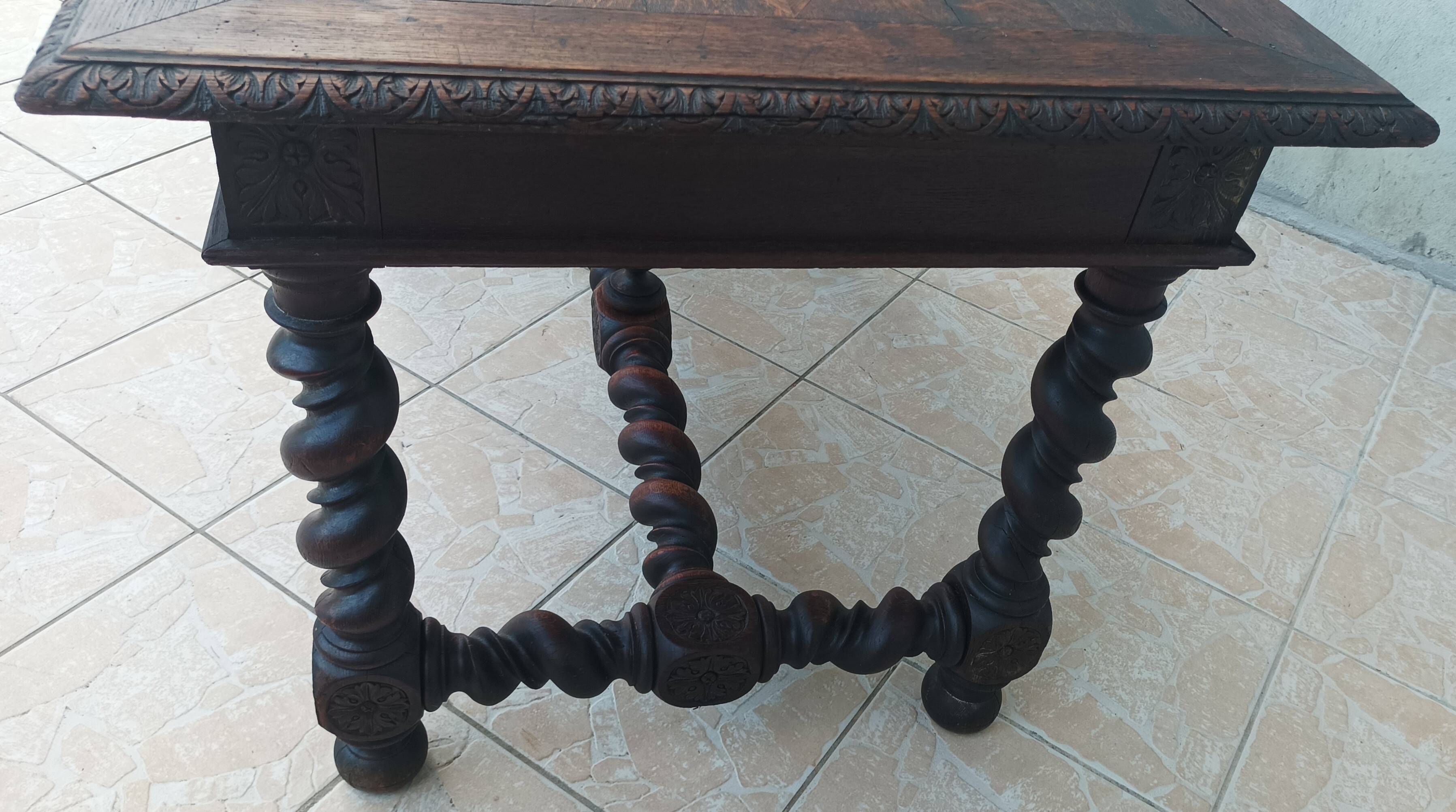 Bureau Louis XIII en chêne 19ème