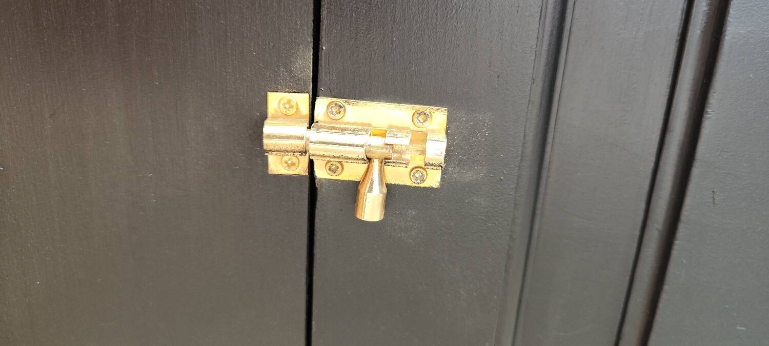 Old oak workbench cabinet with 1 door and 4 drawers