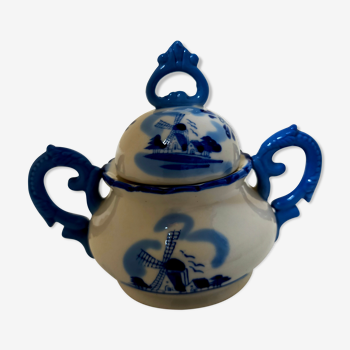 Sugar bowl or pot with delf porcelain couvercke