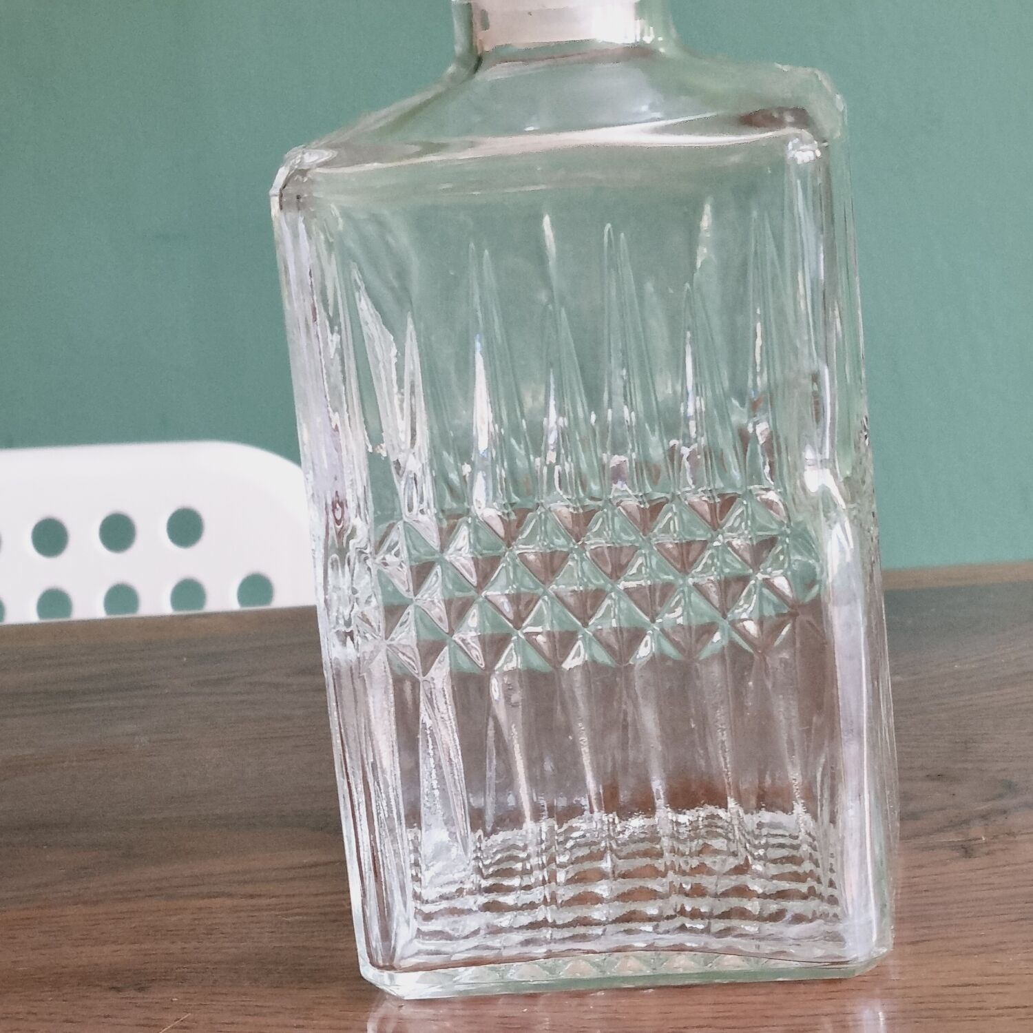 Stretched diamond-tipped glass decanter