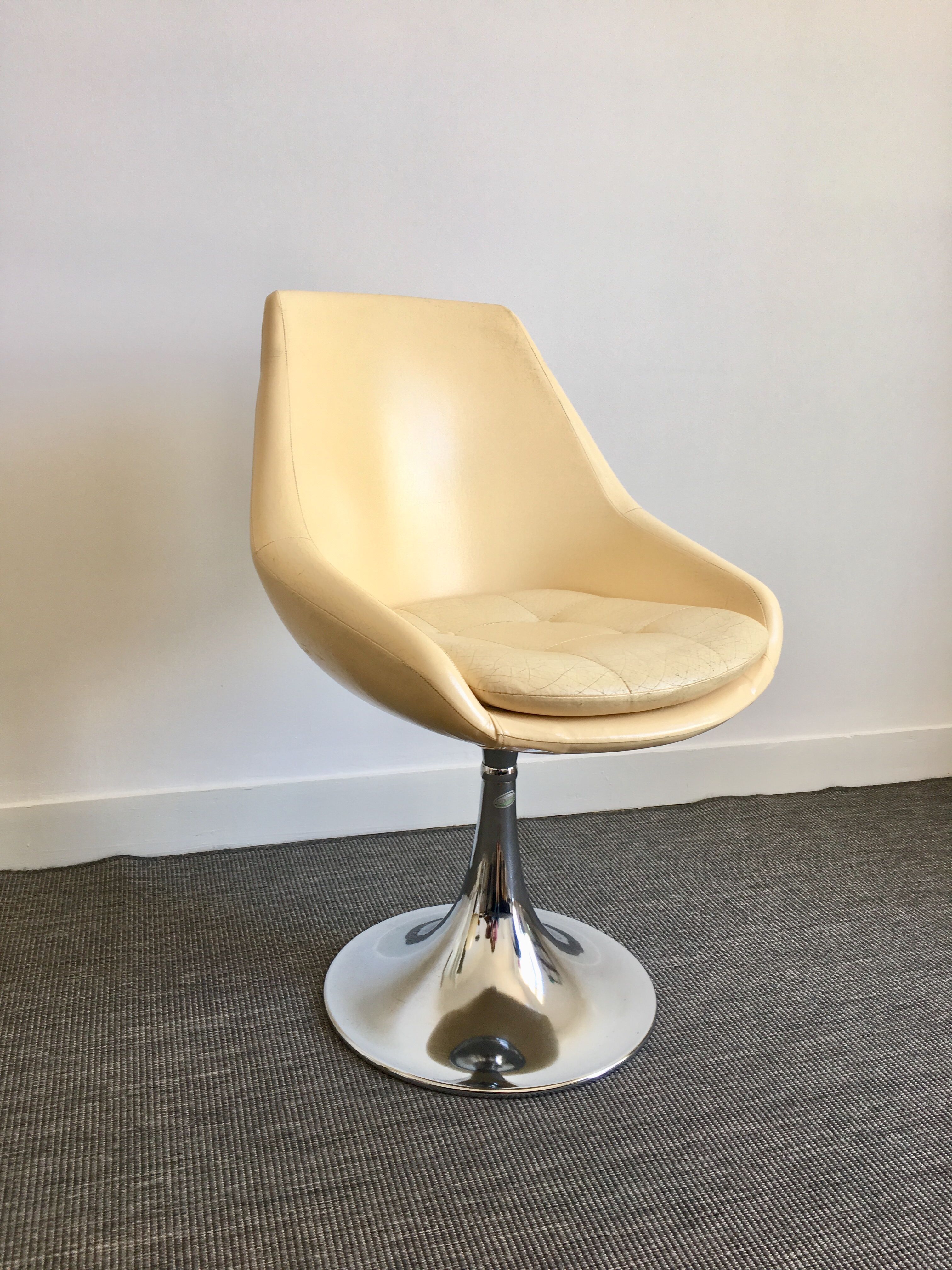 Vintage chair foot tulip