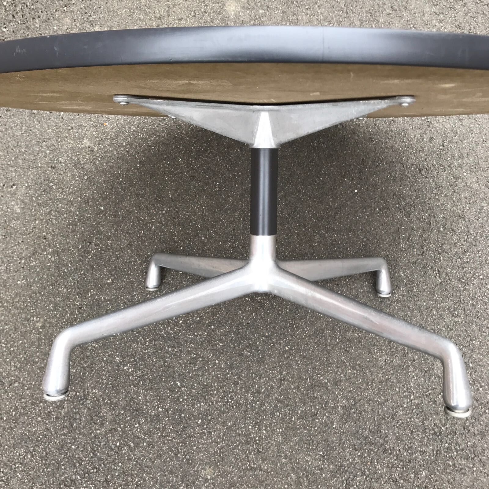 Table basse Eames édition Herman Miller
