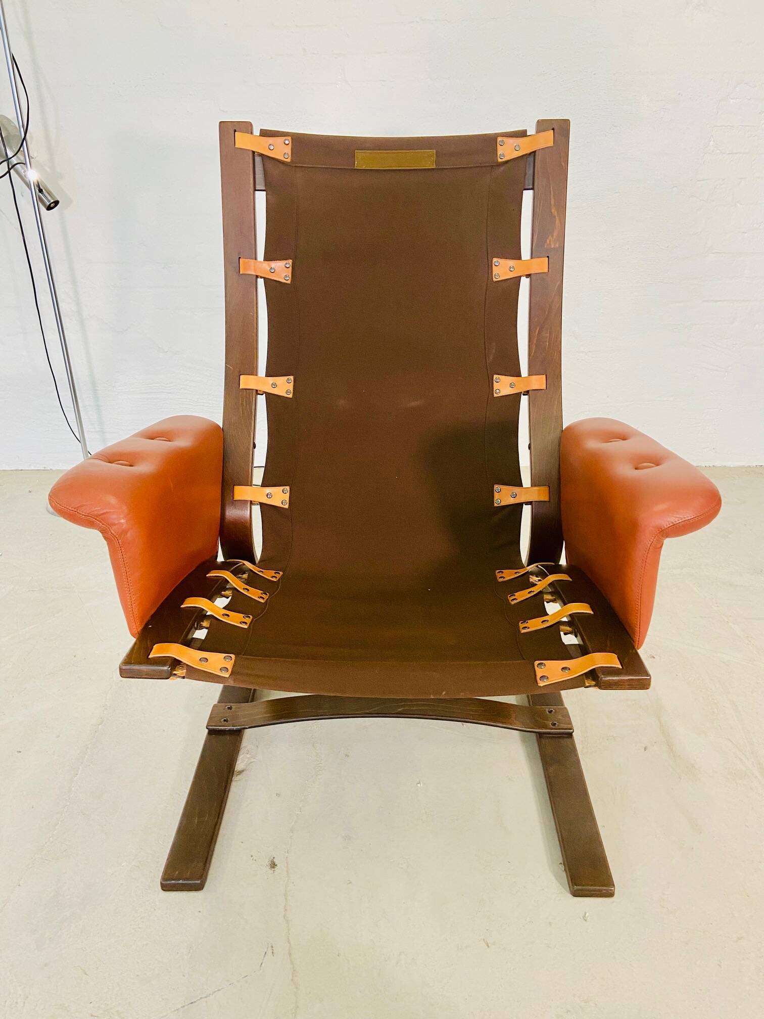 Vintage scandinavian cognac lounge chair by komfort