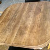 Henri II extendable country table