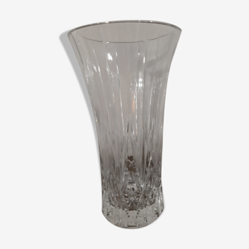 Vase en cristal ancien sculpté