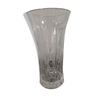 Vase en cristal ancien sculpté
