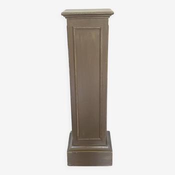 Colonne en bois peint