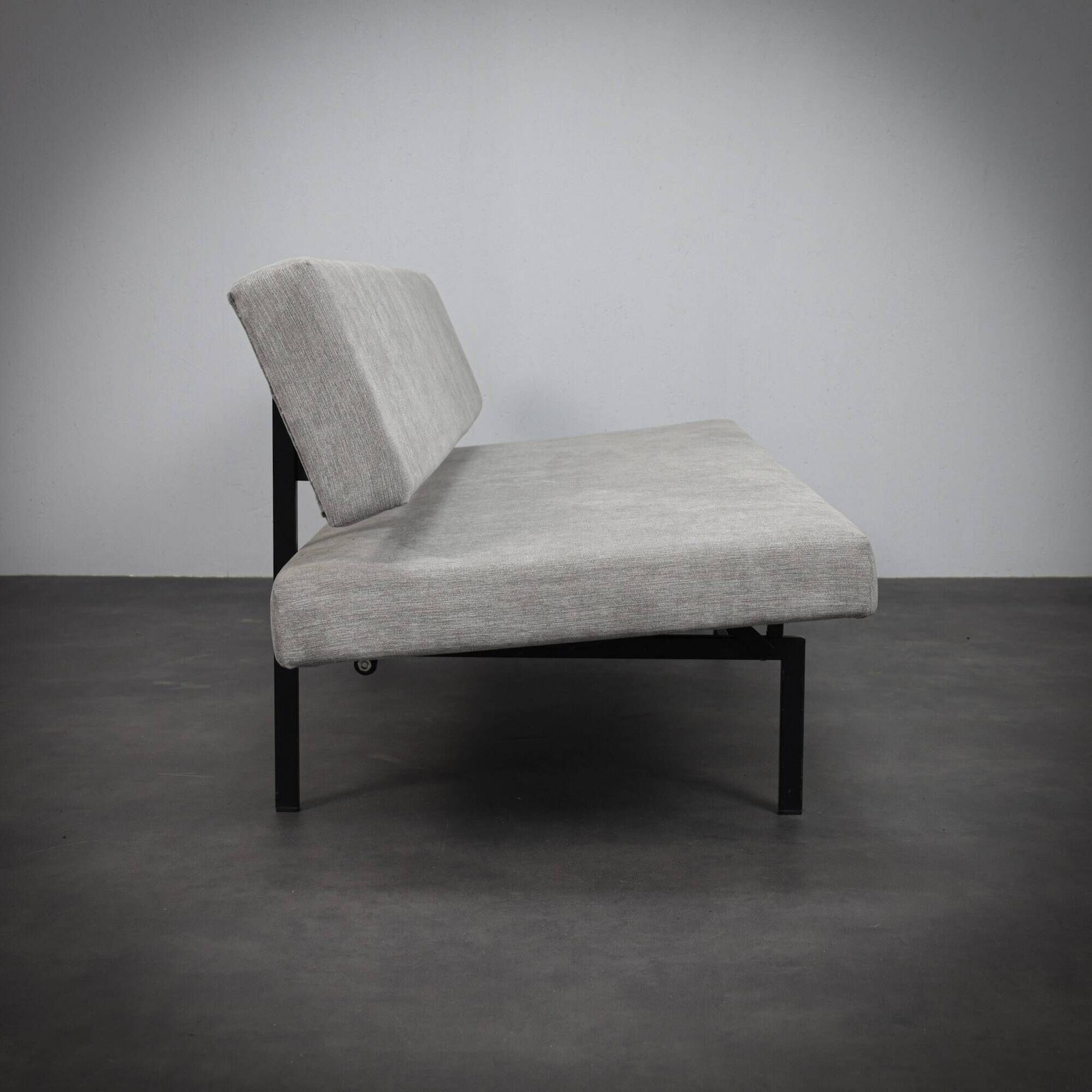 Dutch minimalist sofa from the 1950s, model 540 by Gijs van der Sluis for Gispen, 1960s.
