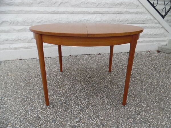 Scandinavian style roundtable