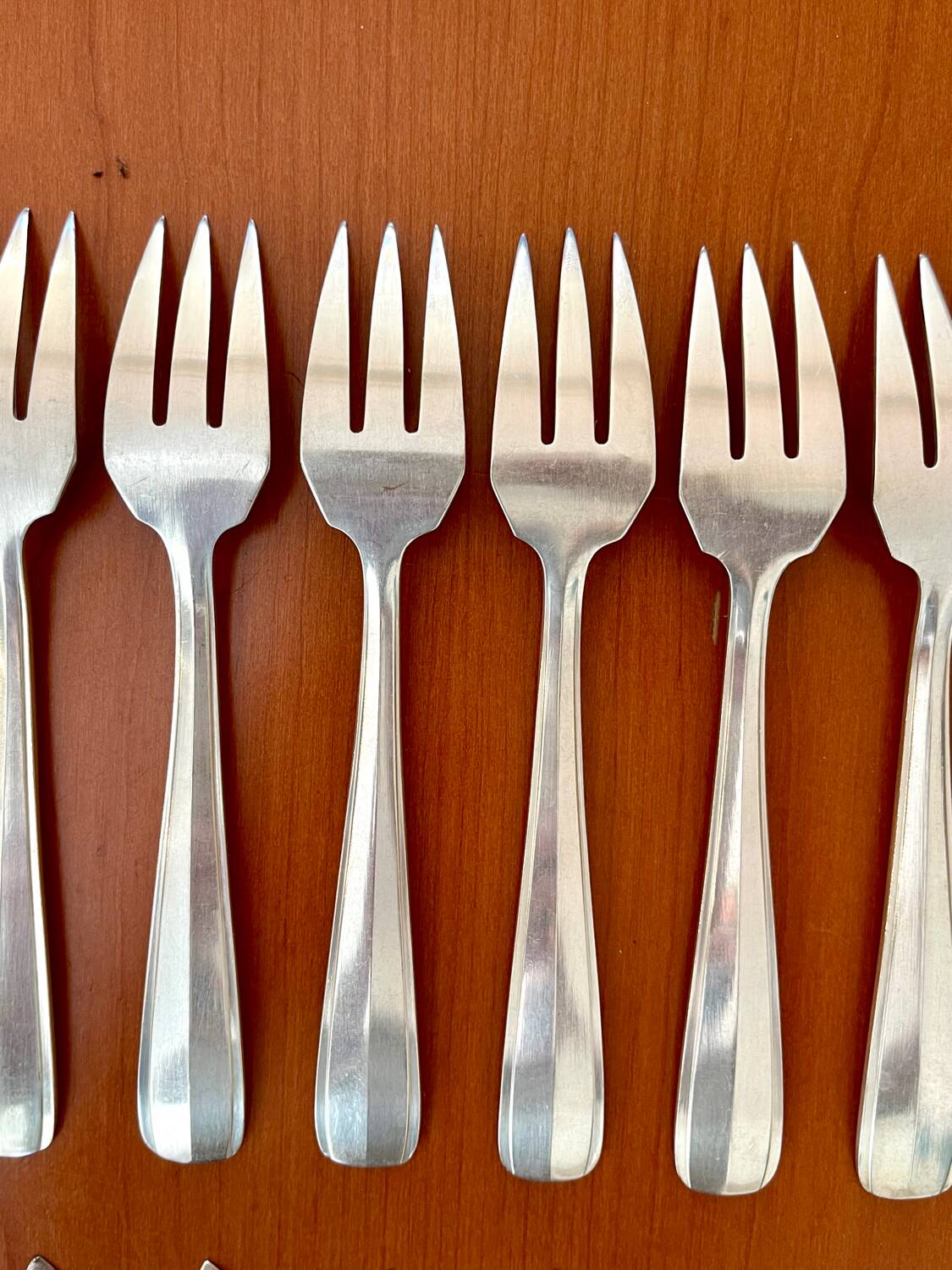 Ravinet d'enfert fish service, 12 place settings with serving cutlery