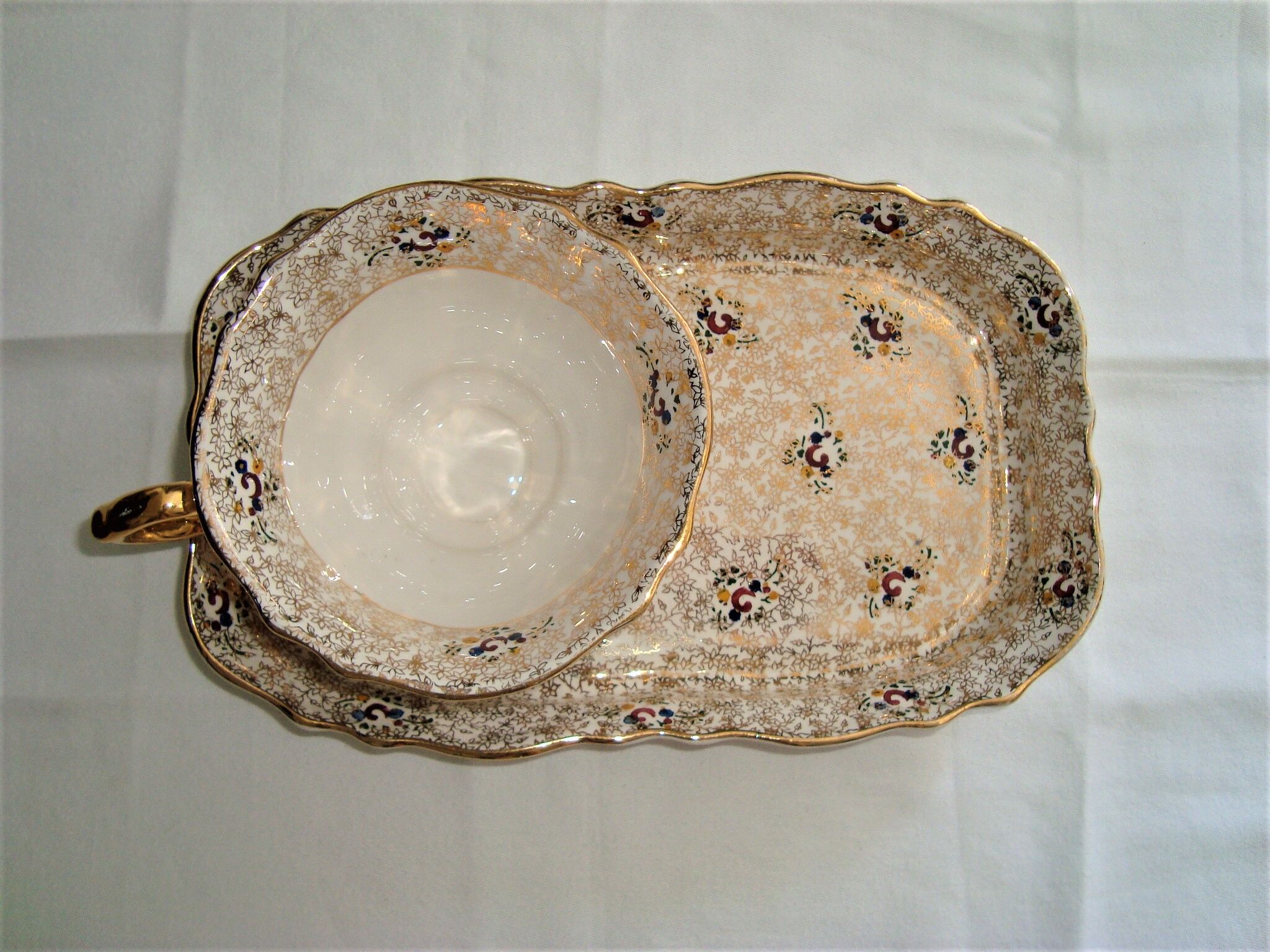 Golden breakfast service tray and cup faience made in italy