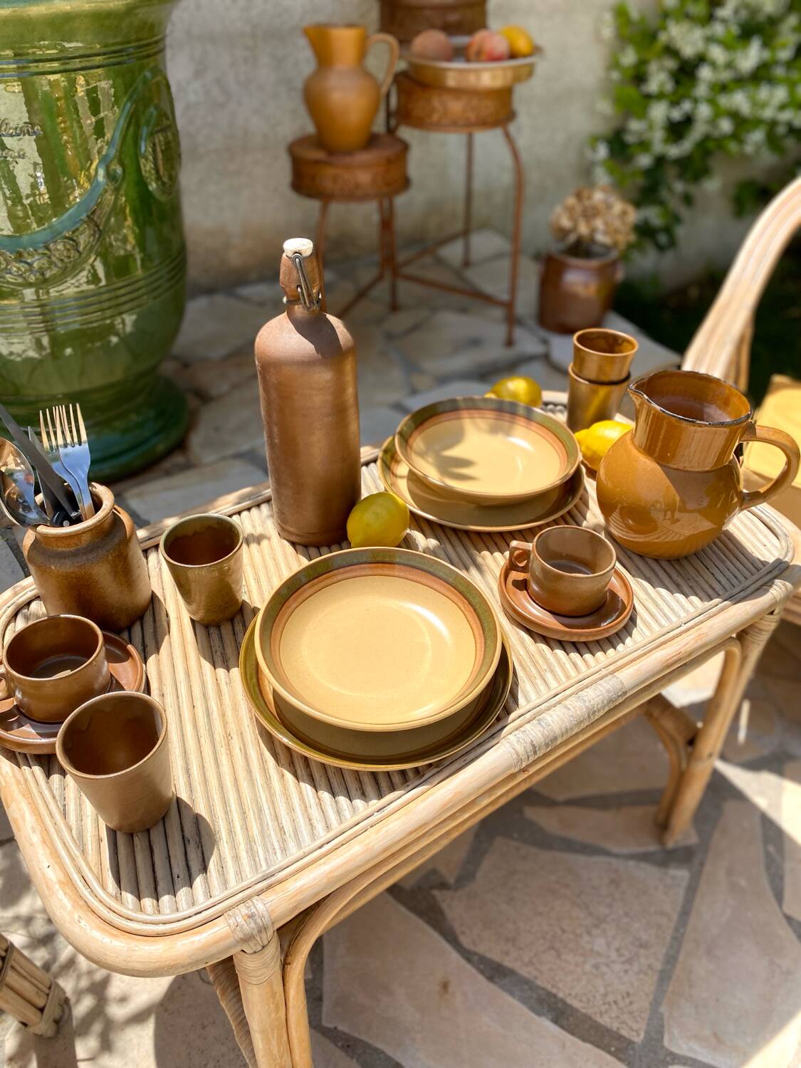 Pair of flat and deep plates in antique stoneware