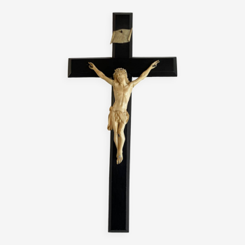 Christ en croix, ivoire et ébène