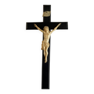 Christ en croix, ivoire et ébène