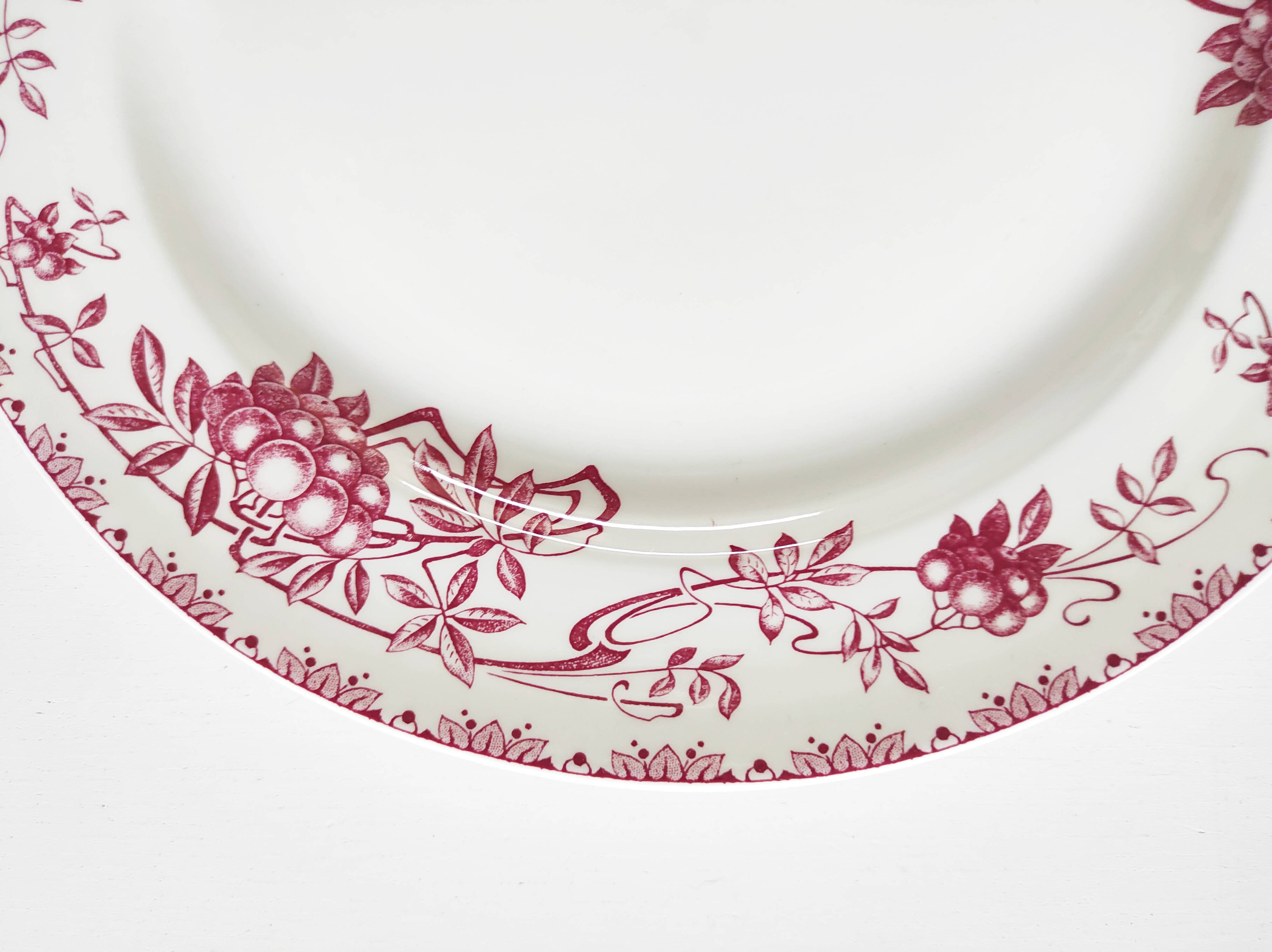 Plat en faïence Royal Boch modèle Sorbier, 27 cm de diamètre