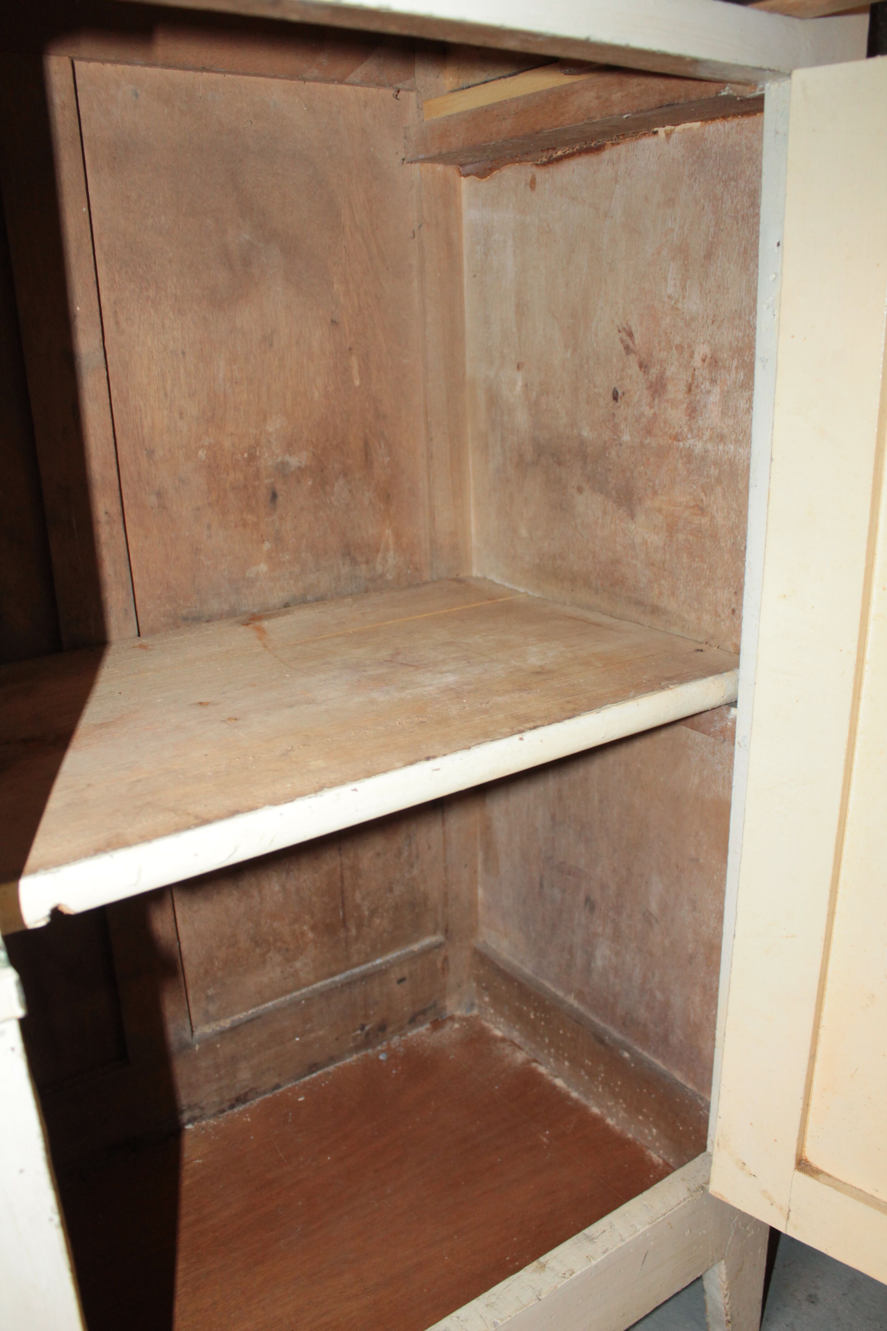 White parisian buffet