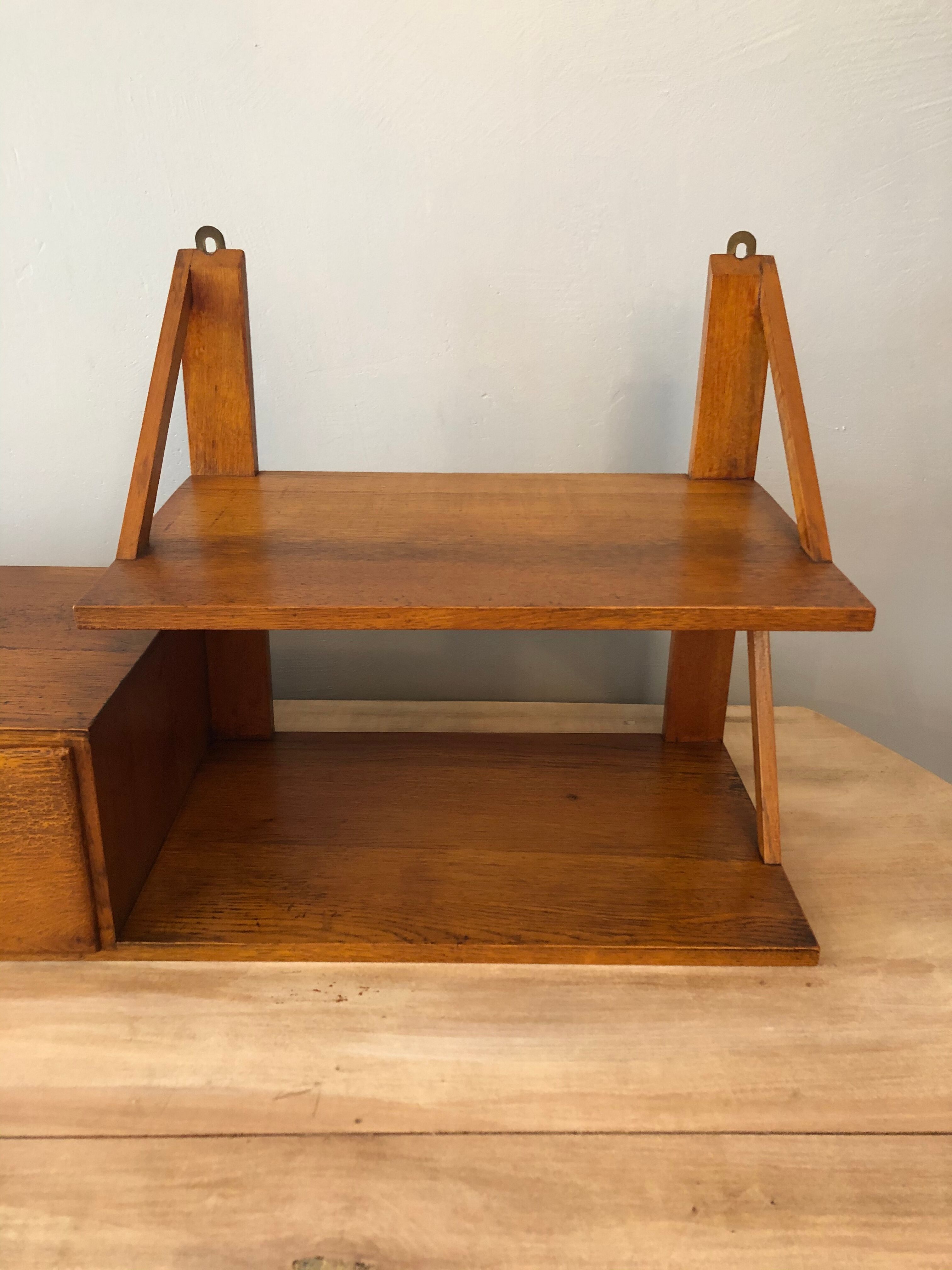 Vintage shelf to hang