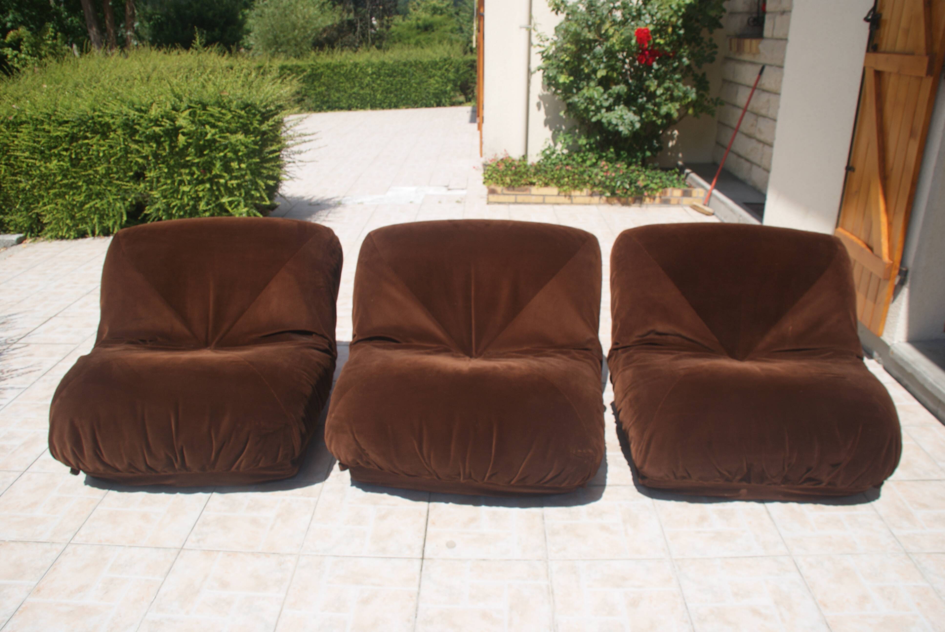 Set of 3 airborne "potato" fire chairs