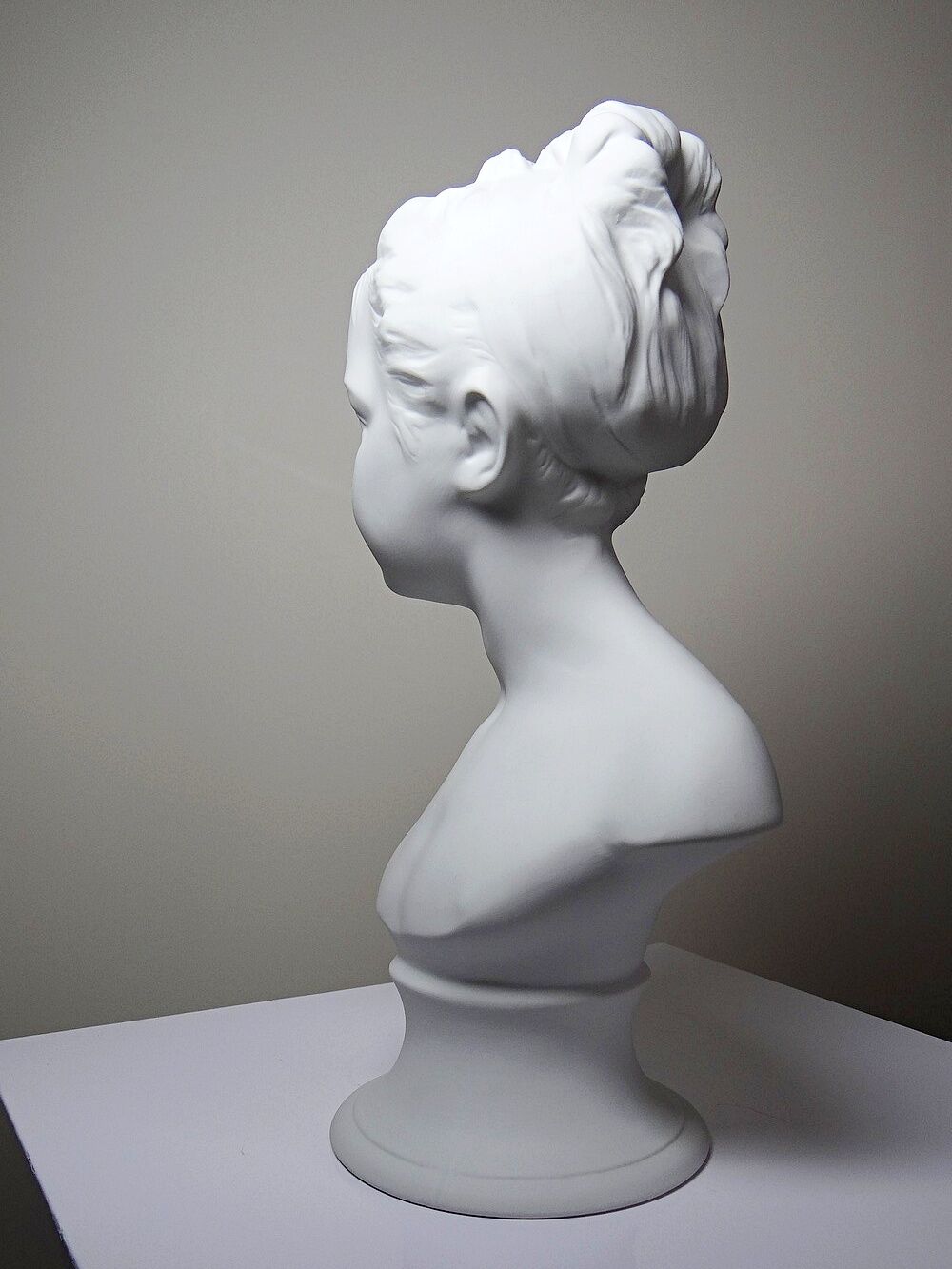 Bust of Louise Brongniart after Houdon, white biscuit Tharaud Limoges 20th century.