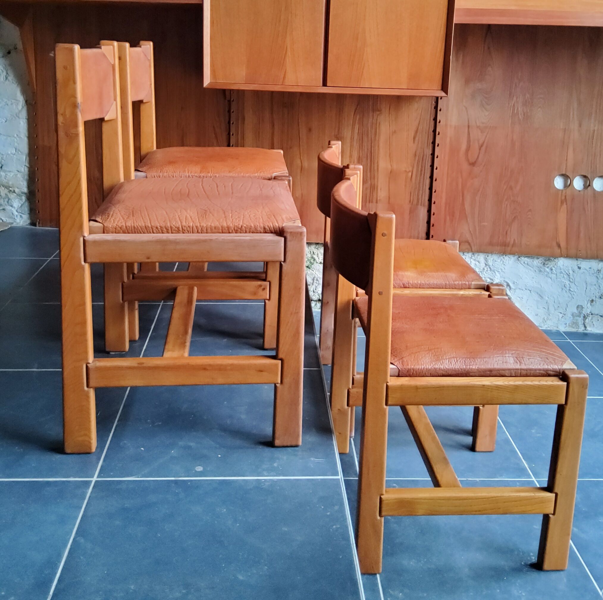 Chairs Maison Regain solid elm structure, leather seat and back