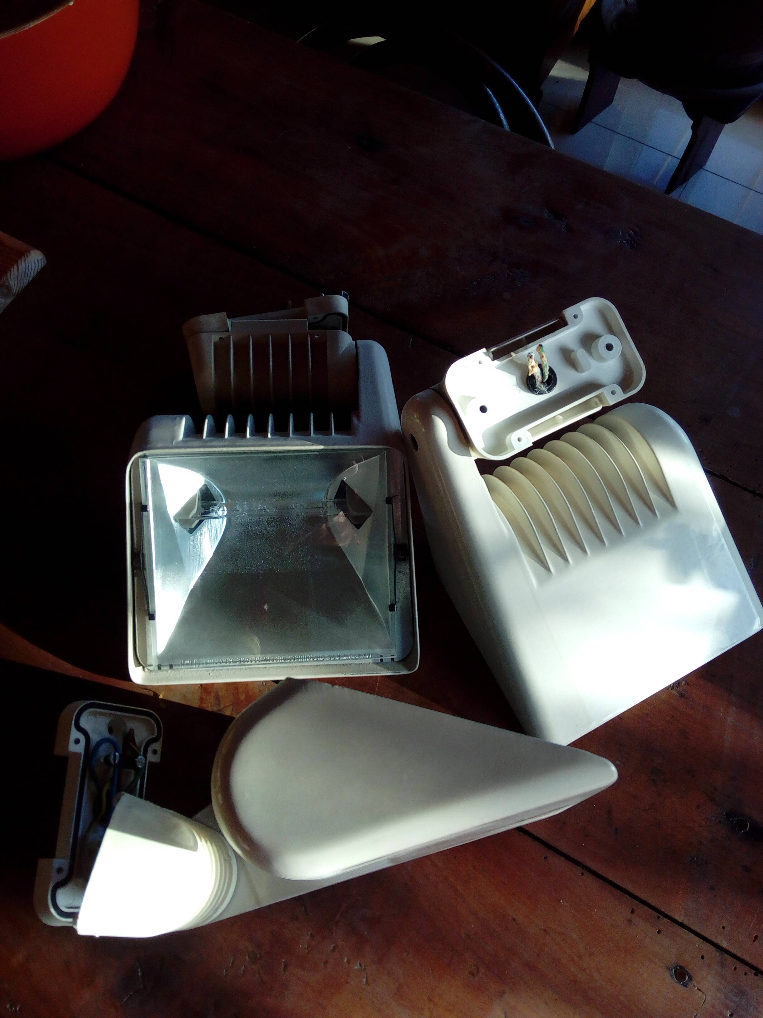 3 Vintage wall lights