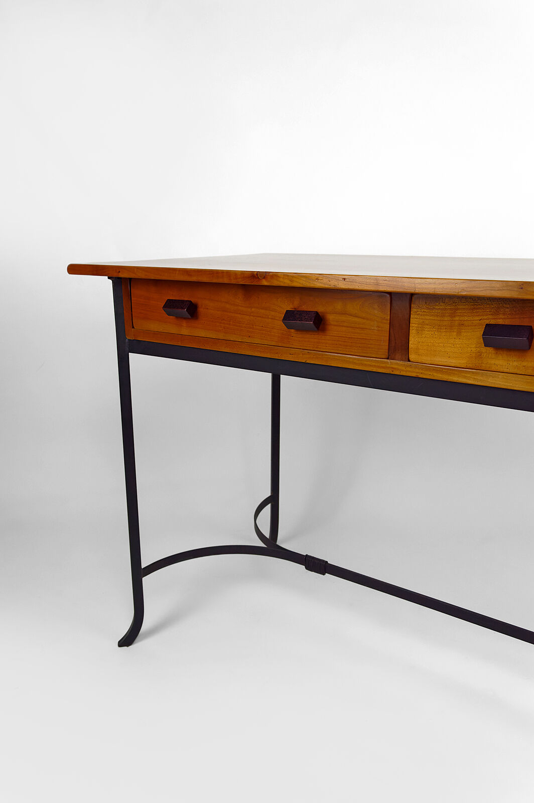 Bureau moderniste en merisier et fer forgé, circa 1980