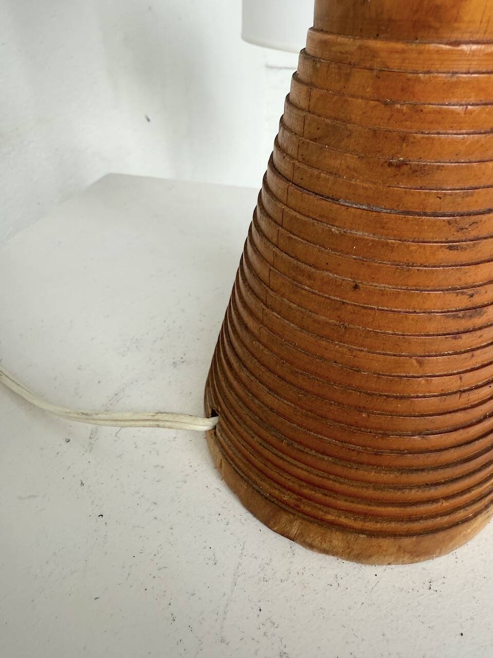Paire de lampes de table bois chêne années 50