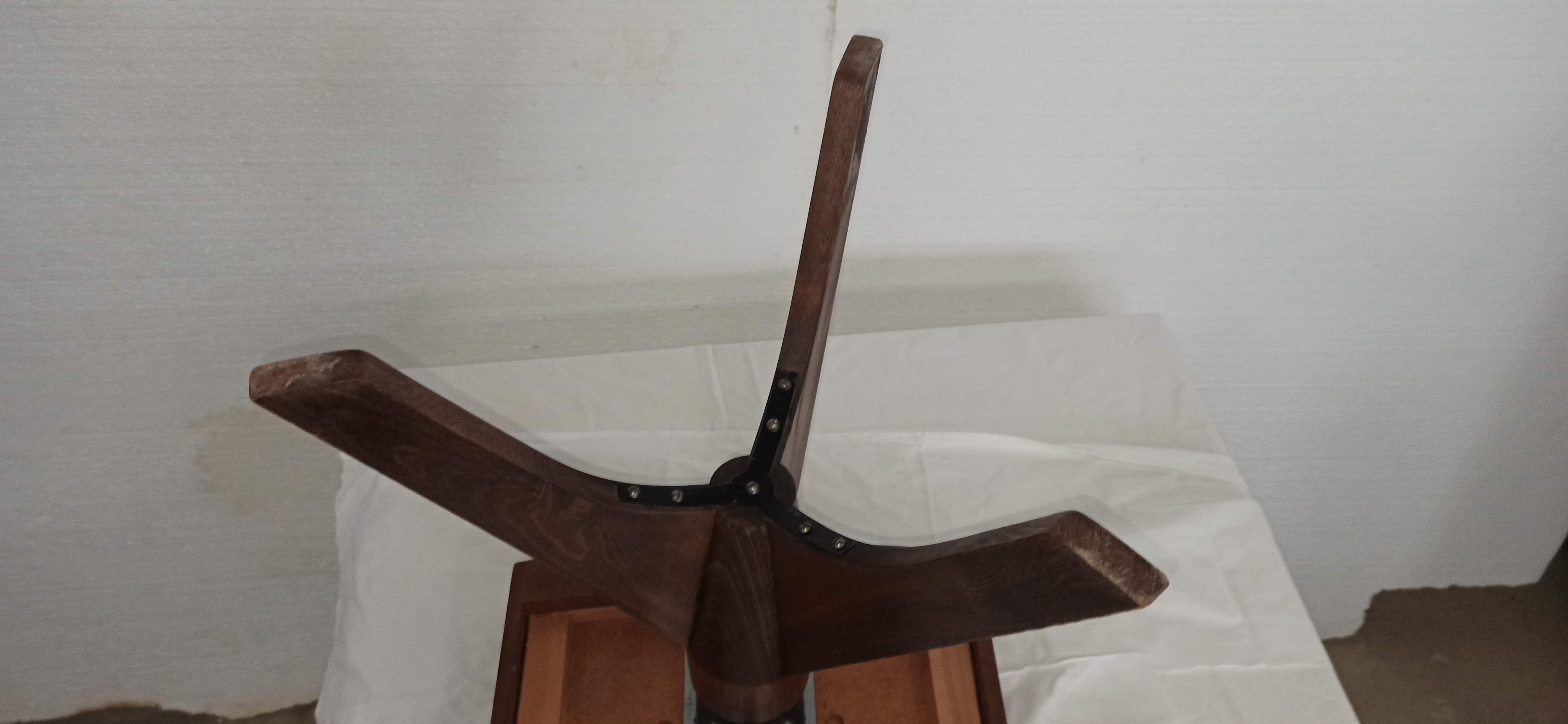 Reiner modell piano stool tripod