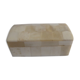 Rectangular box in white horn and wood