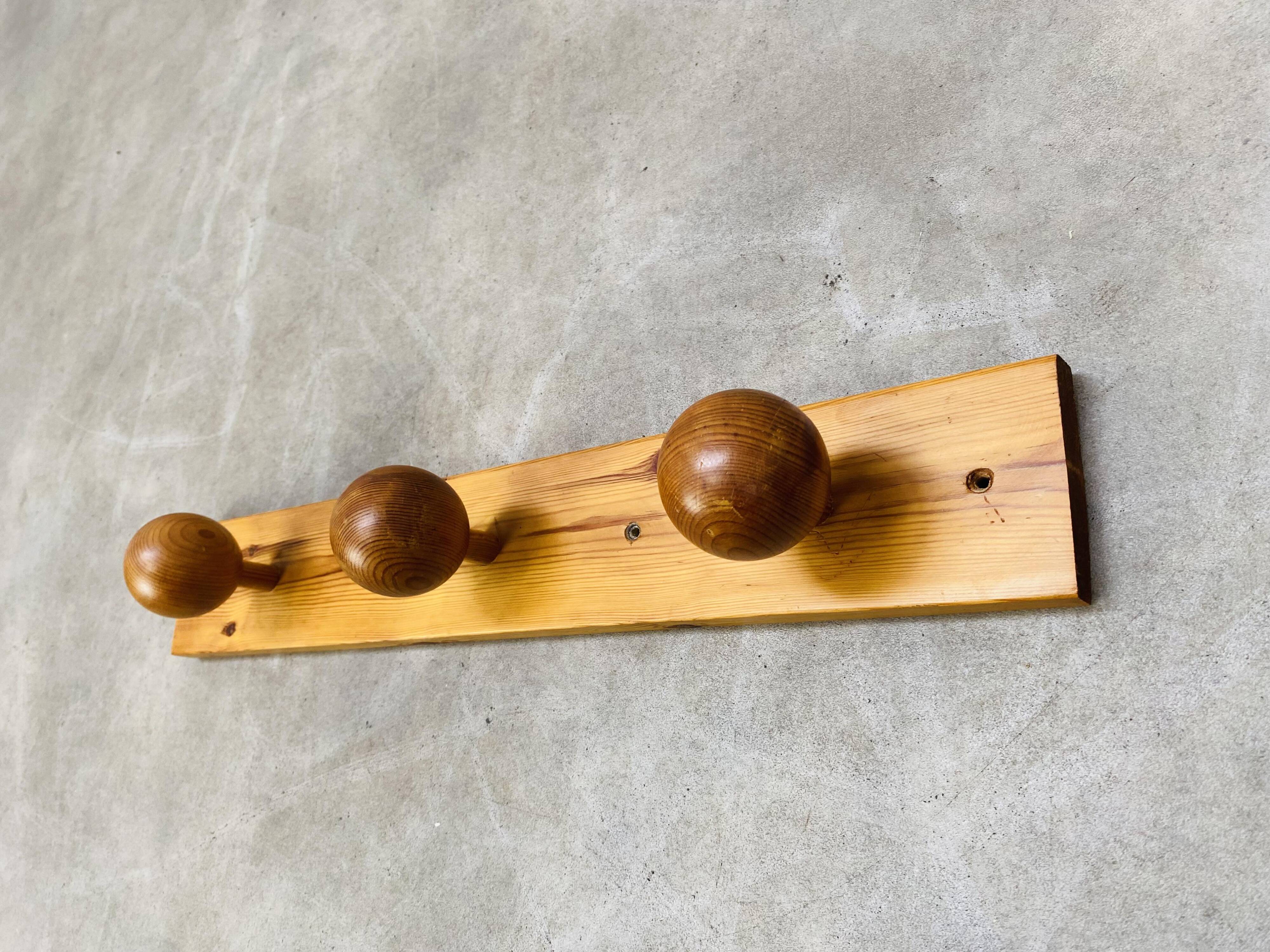 Wall coat rack hook pine balls