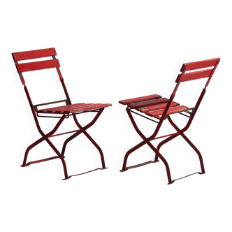 Antique red outdoor folding chairs (c.1920). Set of 2 pieces.