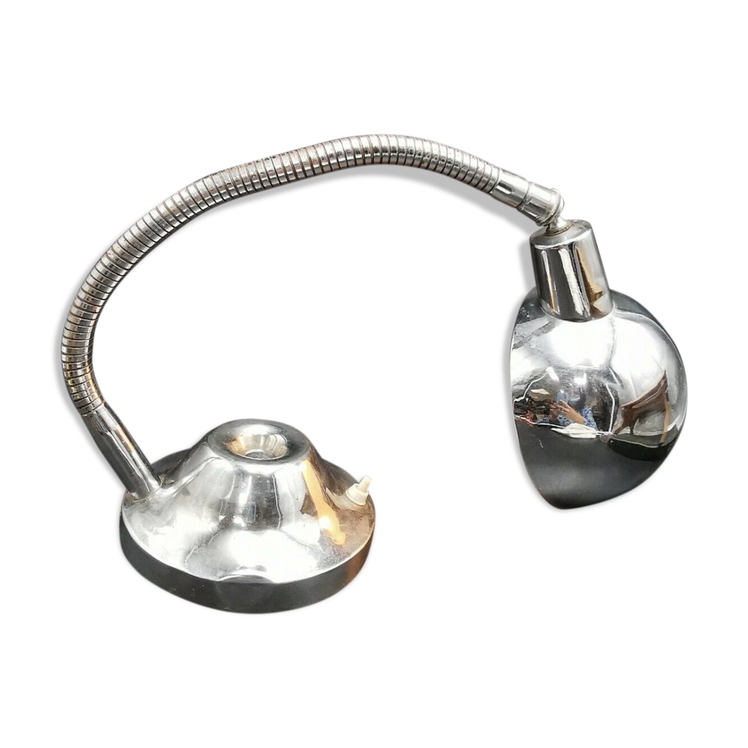 Industrial articulated lamp