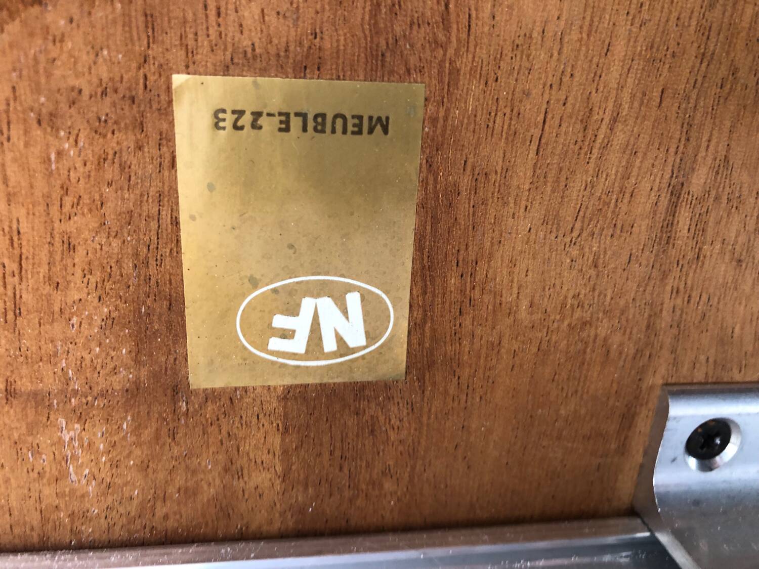 Baumann extendable round table