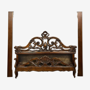 Louis XV Venetian style center bed in openwork carved wood circa 1900-1920