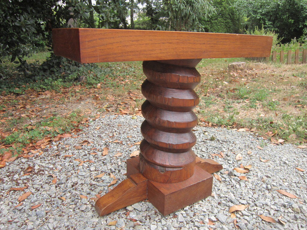 Pair of bedside tables press screws