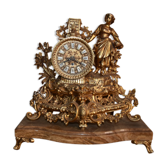 Pendule rocaille en bronze doré époque XIX