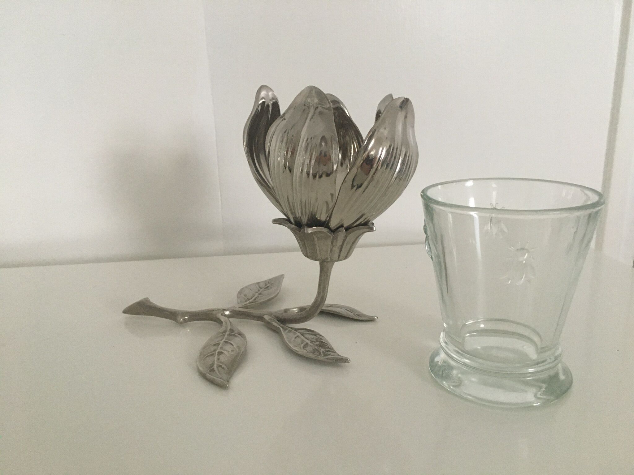 Flower ashtray on chrome stem with 5 removable ashtray petals