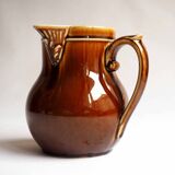 Pitcher with side handle