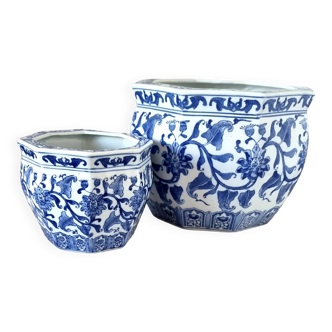 2 Planters or Haredinera in Blue and White Chinese Porcelain in good condition.