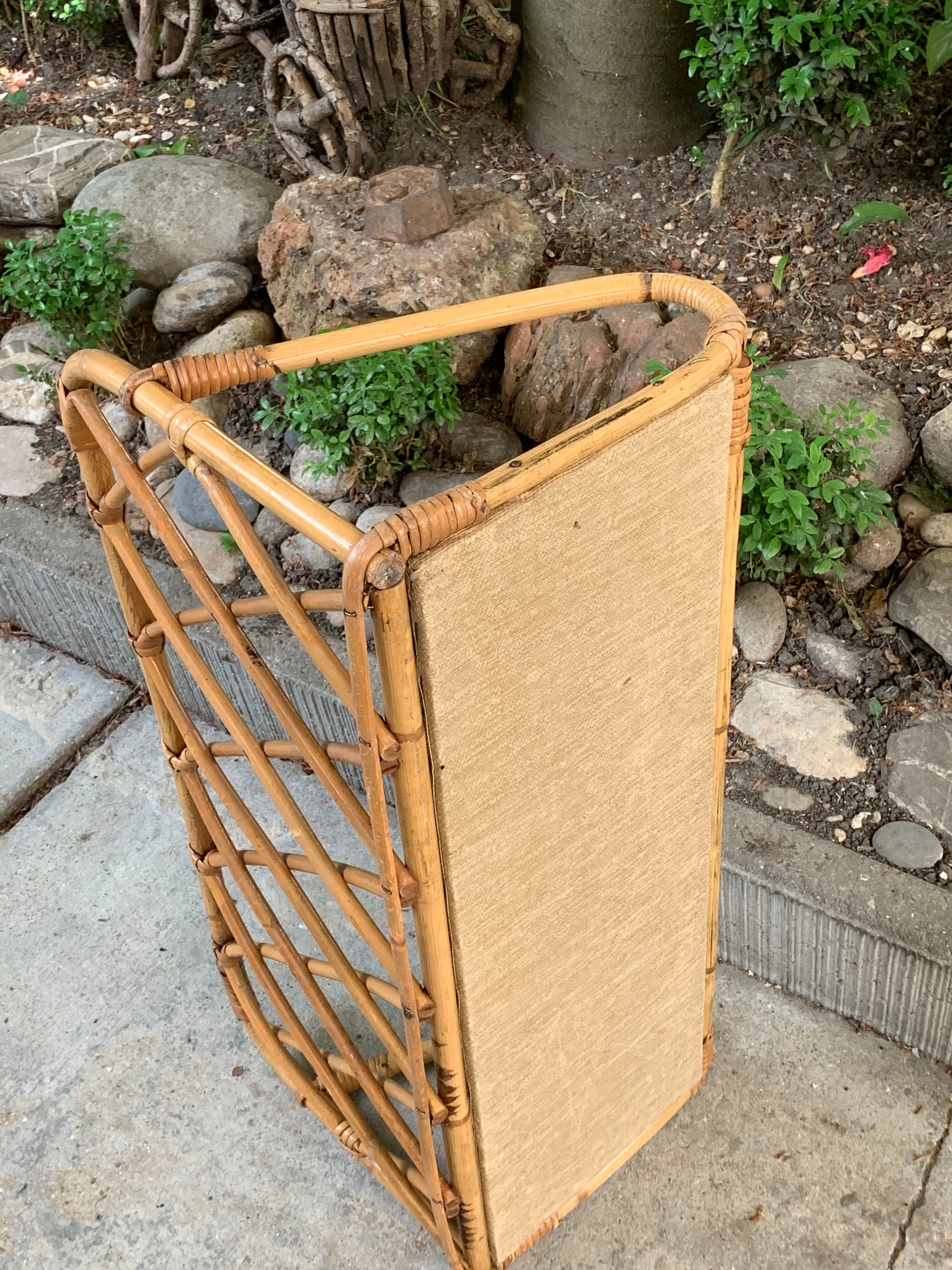 Étagère vintage en rotin