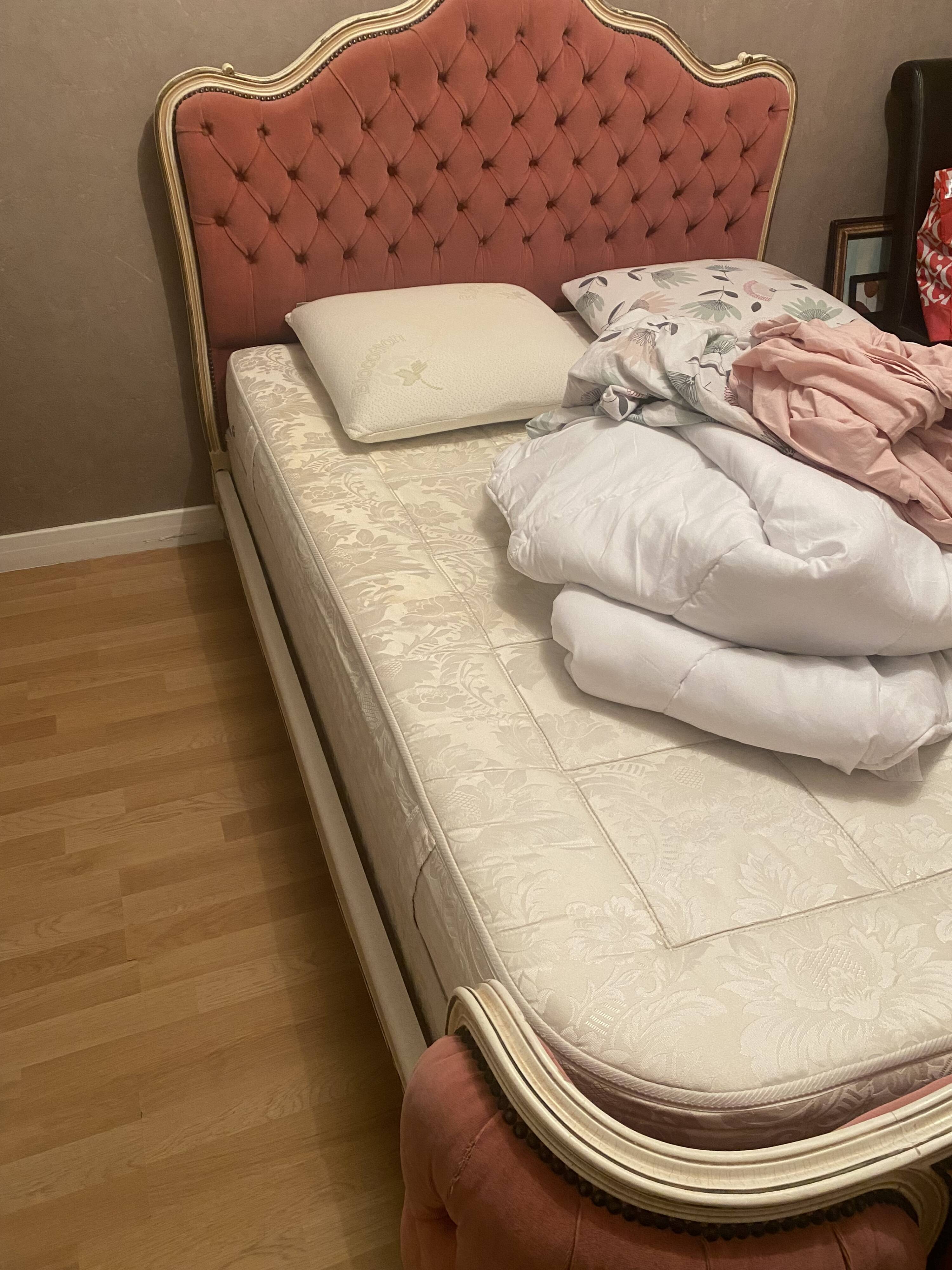 Upholstered bed in rosewood fabric