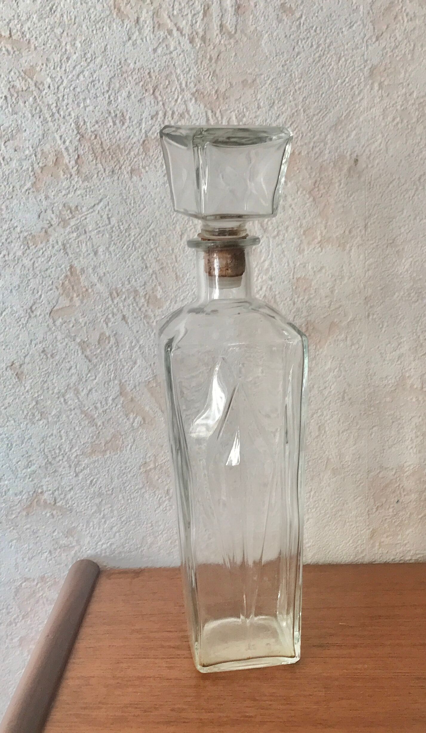 Carafe verre moulée