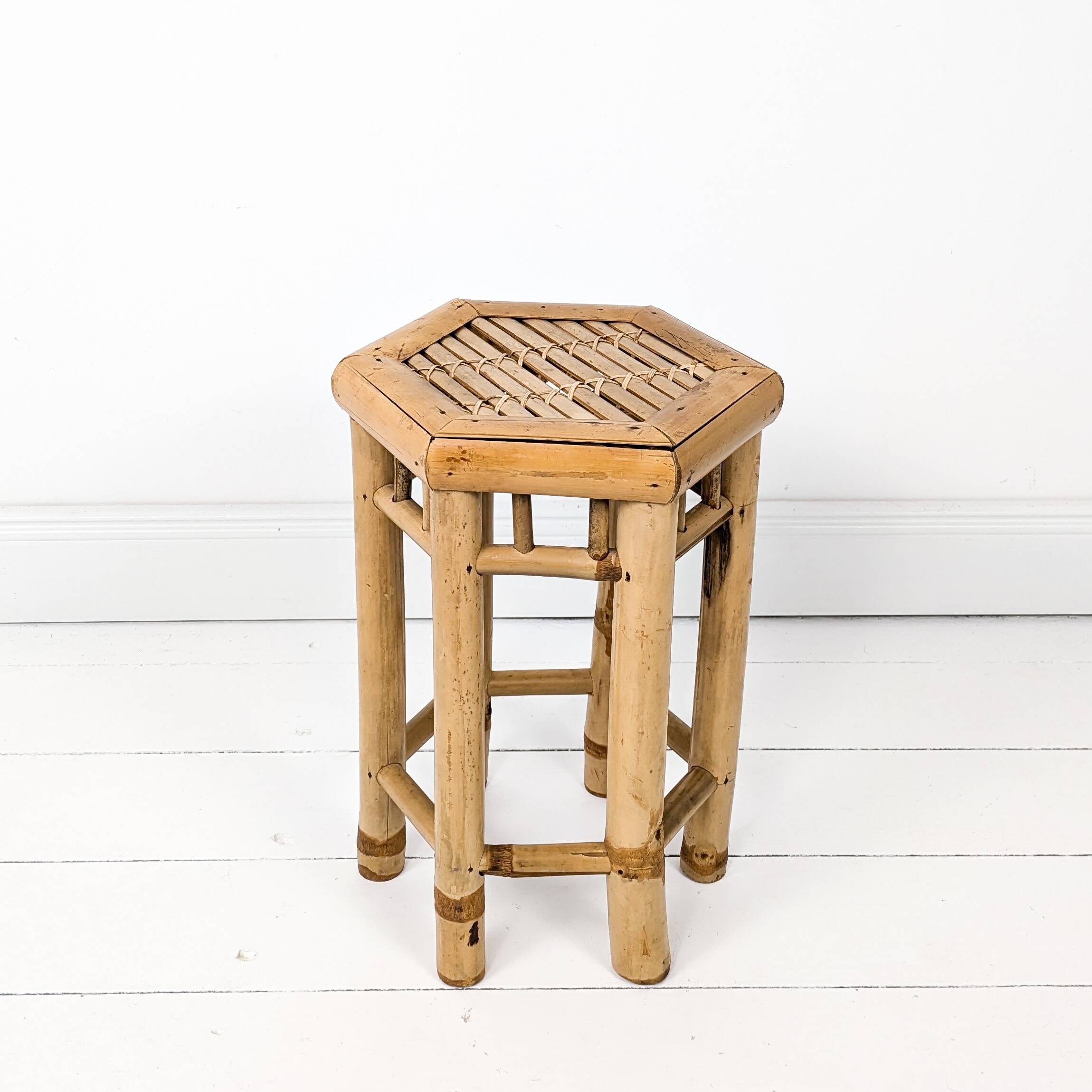 Table d'appoint vintage Tabouret de fleur Banc de fleur Mid Century Bambou Table de nuit Tabouret de