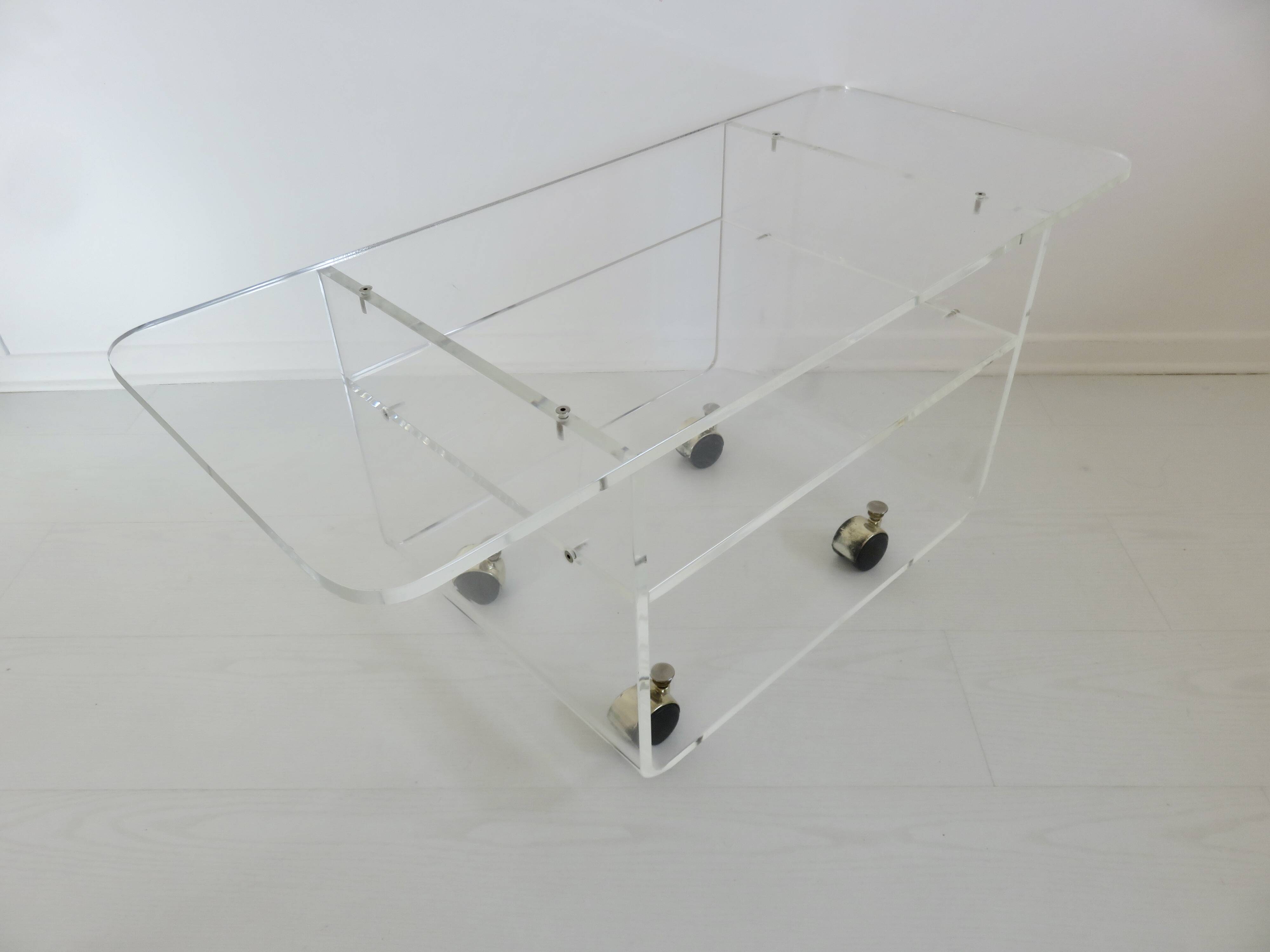 Table en plexiglas design de David Lange pour " Les invisibles du marais "