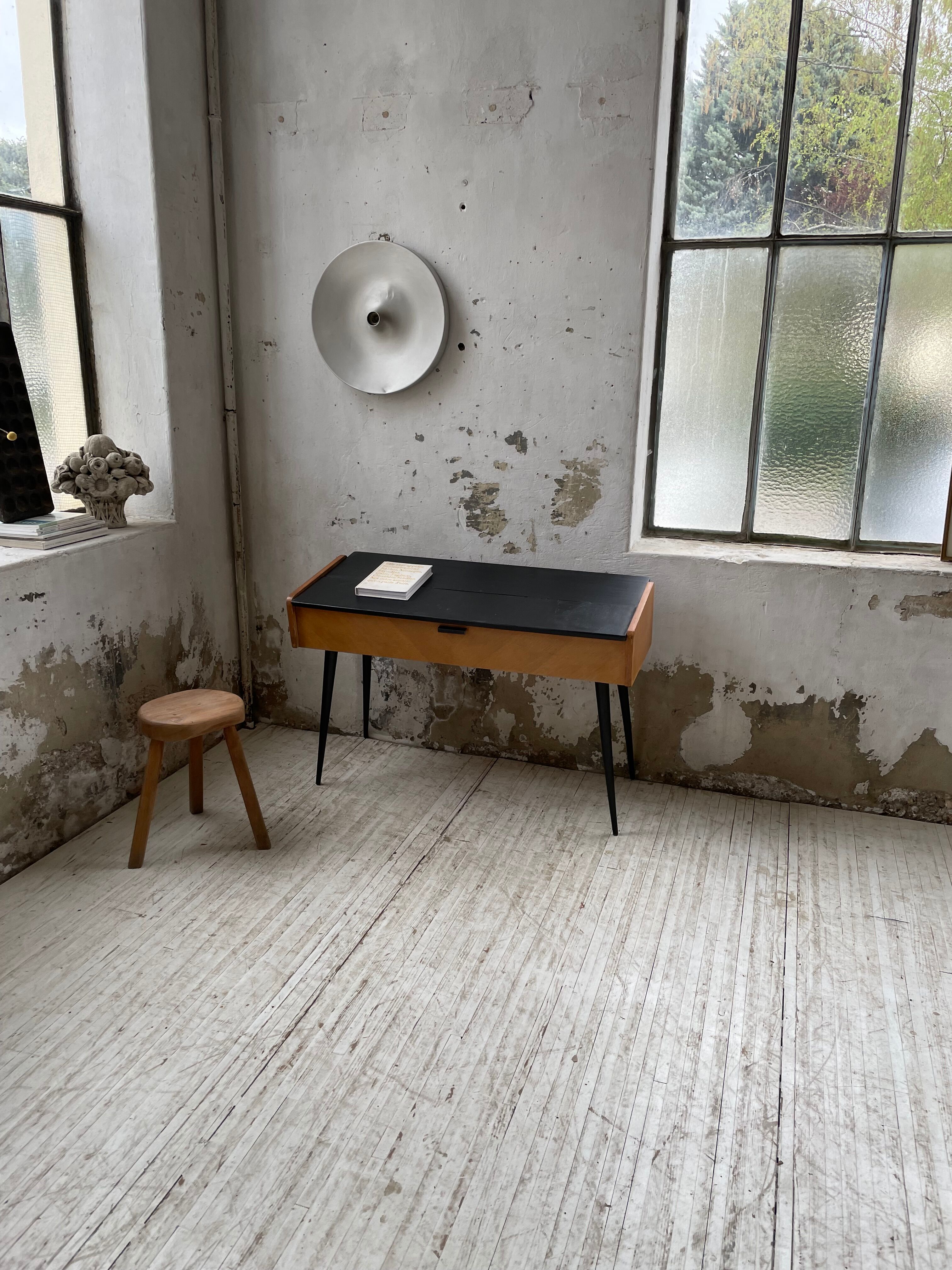 Console desktop feet compass 60s